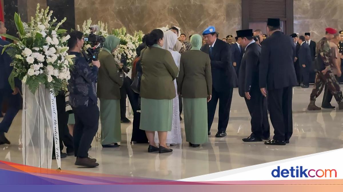Prabowo Bersama SBY Lepas 3 Jenazah Prajurit yang Gugur di Lebanon
