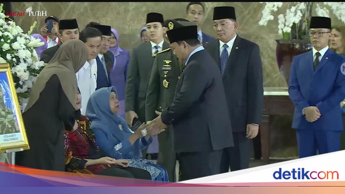 Presiden Prabowo Salami Keluarga 3 Prajurit TNI Gugur di Lebanon