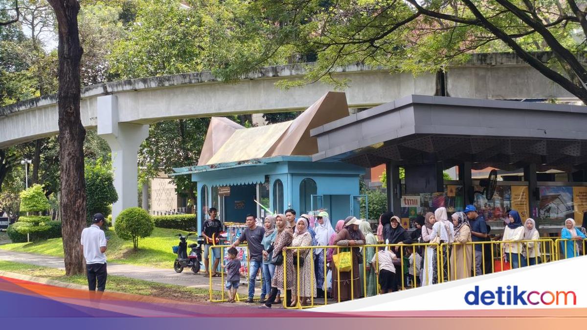 Cerita Warga Nikmati Long Weekend di Monas hingga Ragunan