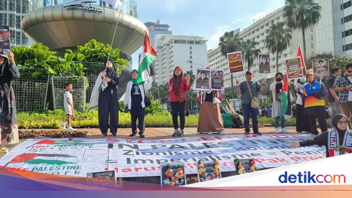 Aksi Damai di CFD Bundaran HI, Warga Doakan 3 Prajurit TNI Gugur di Lebanon