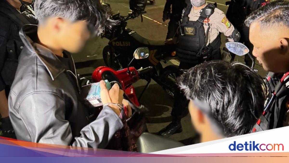 Patroli di Jaktim, Brimob Polda Metro Bubarkan Remaja yang Pesta Miras