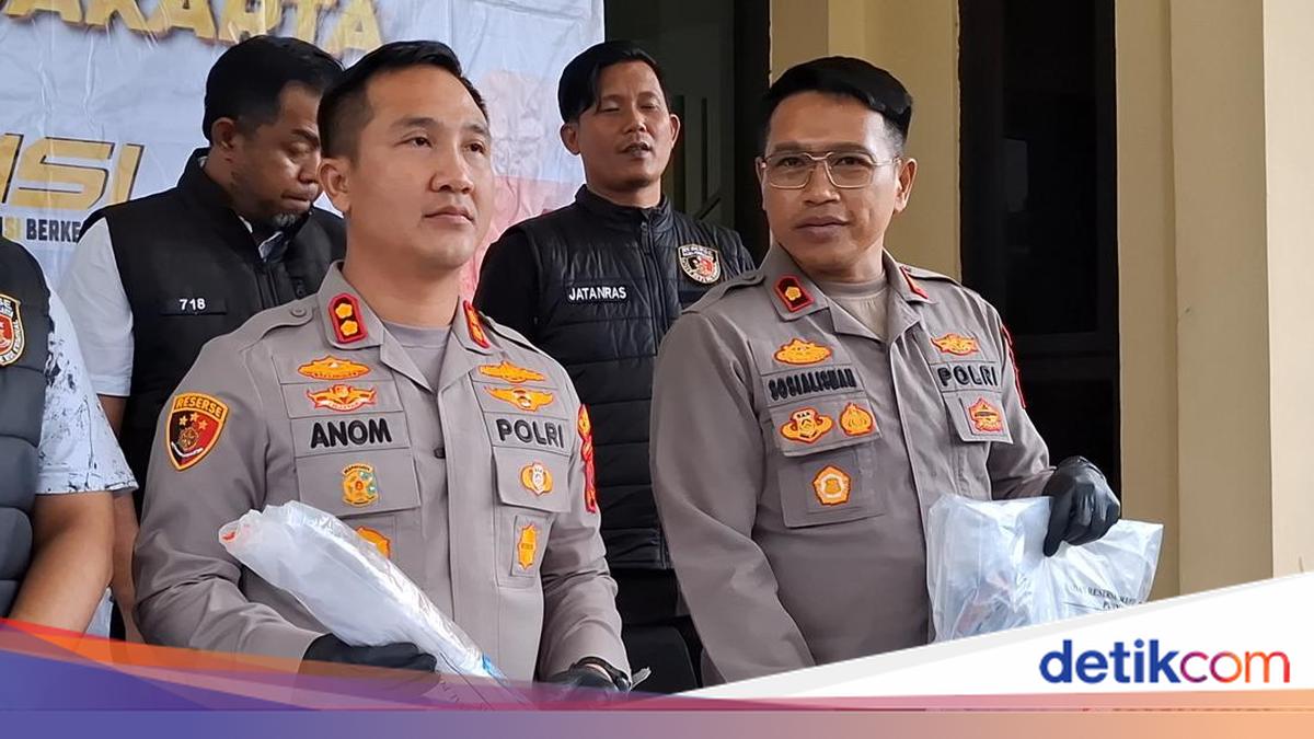 Aksi pemalakan di Purwakarta berujung maut saat Yogi Iskandar meminta uang untuk miras di pesta pernikahan. Korban tewas setelah dianiaya. Pelaku ditangkap. Berikut ulasan lengkapnya!

Via @detikjabar_