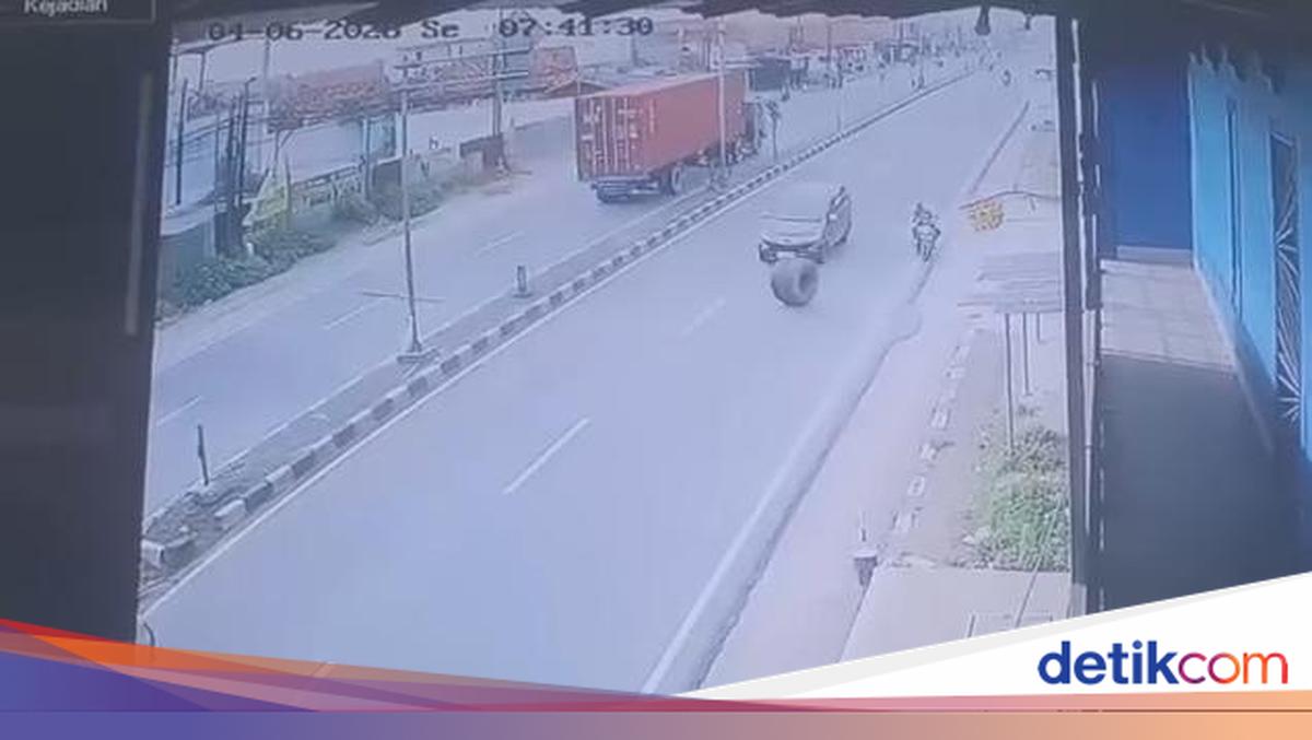 Kecelakaan terjadi di Pantura Cirebon, pengendara motor terluka parah setelah dihantam ban truk yang terlepas. Berikut ulasan lengkapnya!

Via @detikjabar_