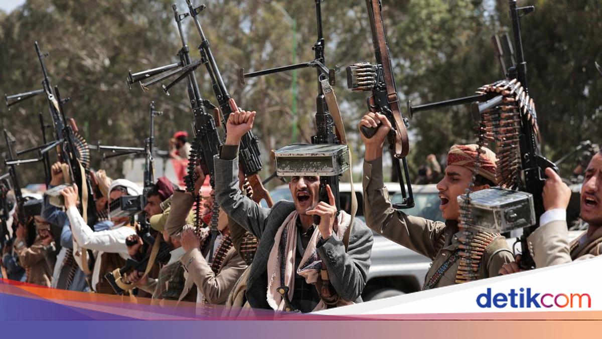 Bentrokan Sengit Houthi vs Pasukan Yaman Berlanjut, 300 Orang Tewas