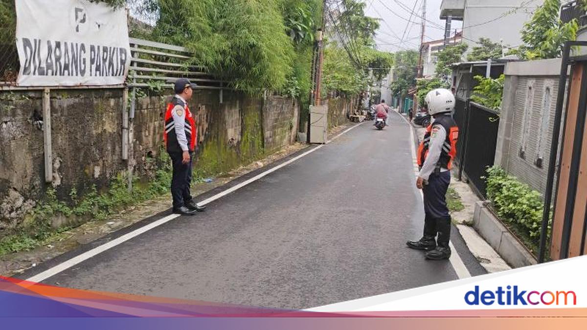 Mobil Parkir Liar di Jaktim Sudah Dipindahkan Usai Viral Diedit Foto AI