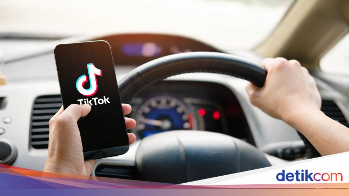 Kebiasaan Baru Anak Muda di Mobil: Nyetir Sambil TikTok-an