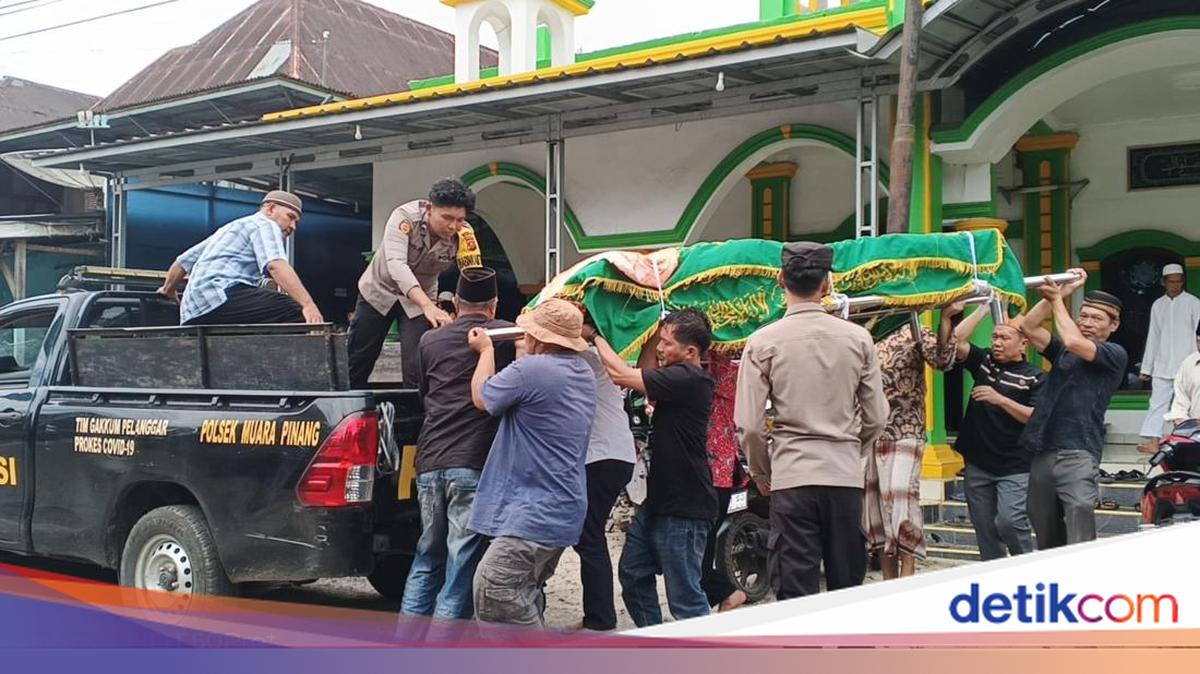 Polres Empat Lawang Bantu Antar Jenazah Warga ke TPU Pakai Mobil Dinas