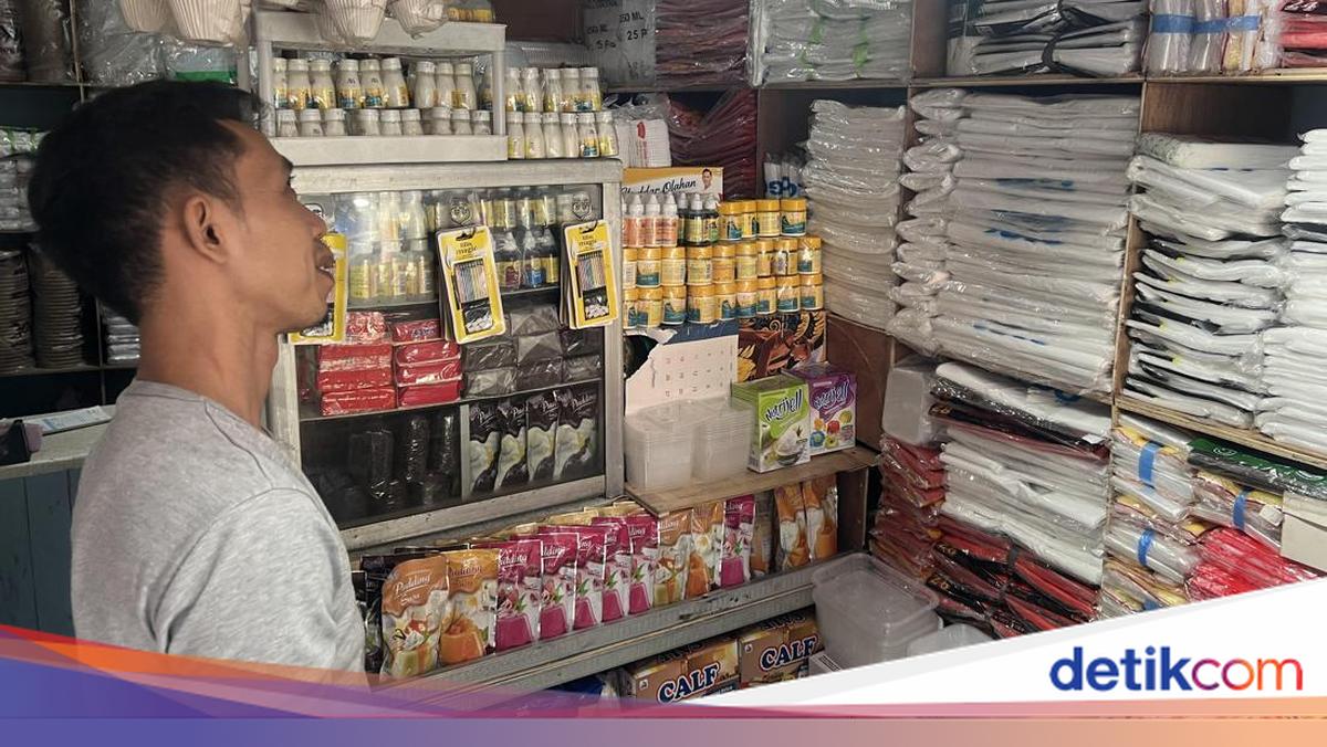 Curhat Pedagang di Jaksel Pusing Harga Plastik 10 Kali Naik Sejak Bulan Puasa