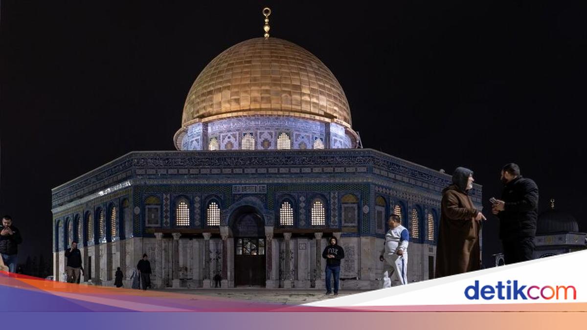 Pengibaran Bendera Israel di Masjid Al-Aqsa Picu Kecaman Internasional