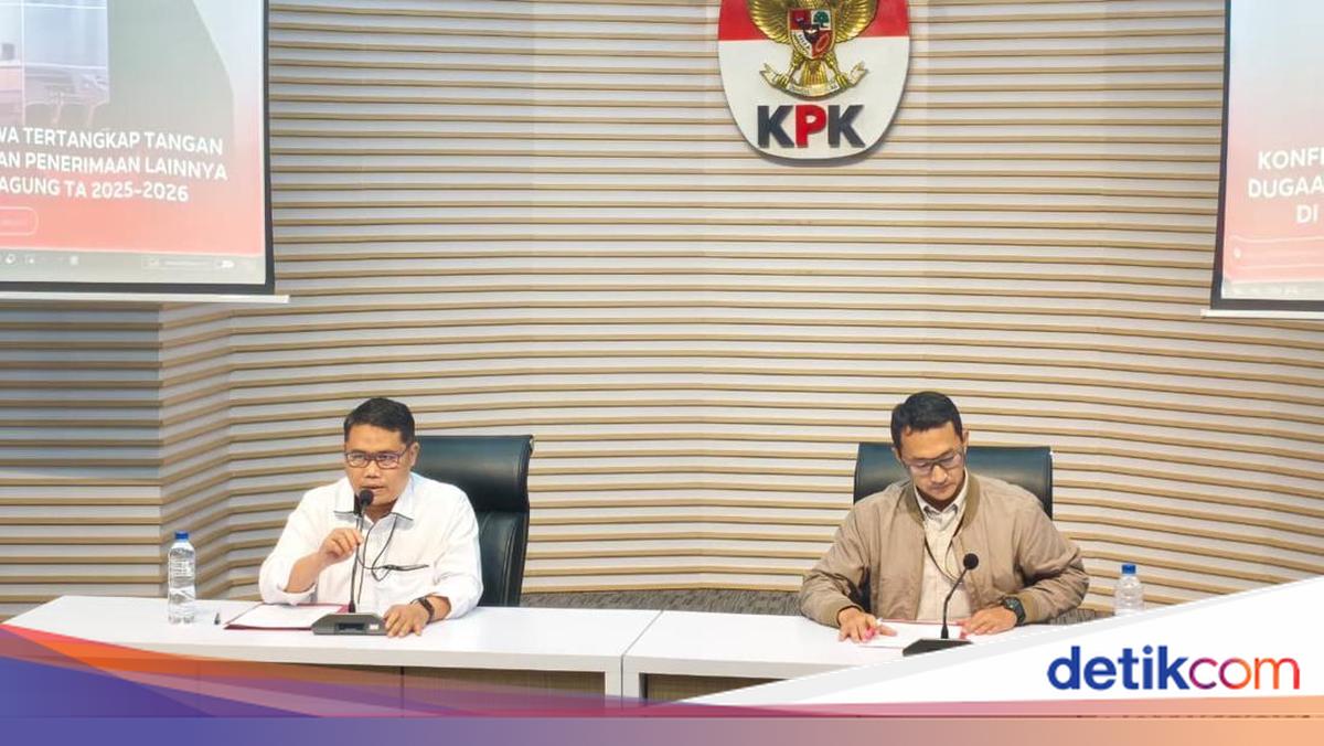 KPK mengaku heran dengan Forkopimda Tulungagung menerima uang THR yang diberikan Bupati Gatut Sunu Wibowo. KPK mengaku sudah mewanti-wanti agar para pejabat tak menerima THR di situasi efisiensi saat ini.

Via @detikjatim_