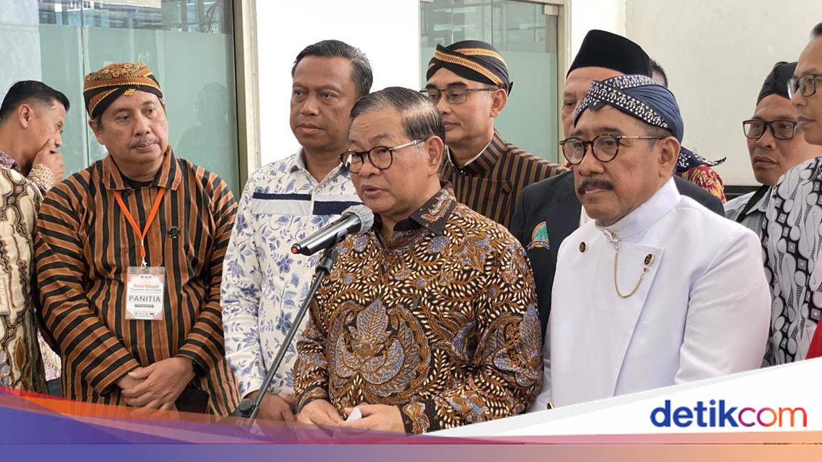 Harga Plastik Naik 50%, Pramono Anung Ajak Warga Jakarta Kembali ke Bungkus Daun Pisang