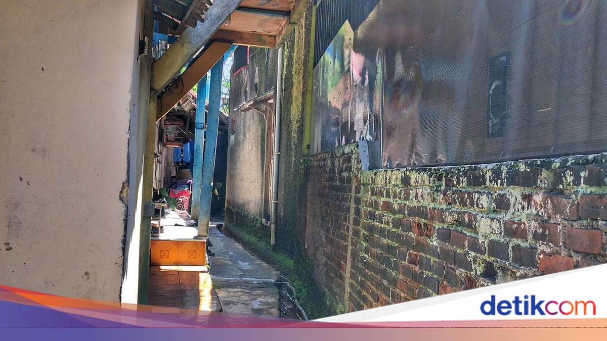 Aparat kepolisian menangkap jaringan penjual senjata api ilegal di Rancaekek, Bandung. Penangkapan ini mengungkap aktivitas tersembunyi dan ancaman keamanan.

Via @detikjabar_
