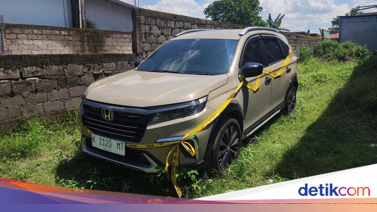 Sejumlah fakta terungkap dari kasus penemuan mayat pria dalam mobil Honda BRV yang terparkir di Balai Padukuhan Pojok Tiyasan, Sleman. Berikut sederet faktanya!

Via @detikjogja_