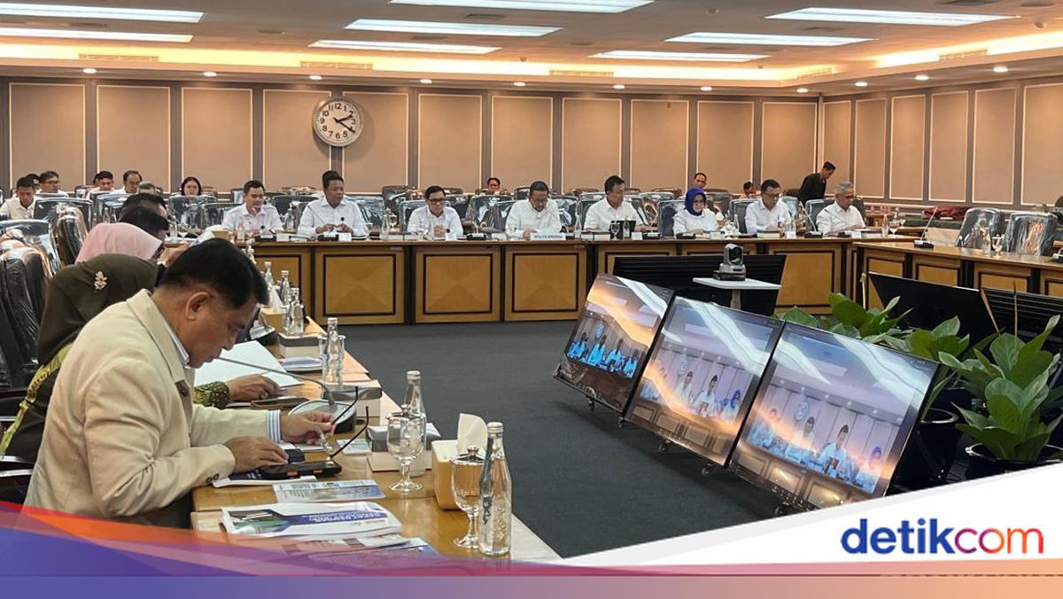 Rapat di DPR, Kepala KSP Buka-bukaan Tantangan di Era Prabowo