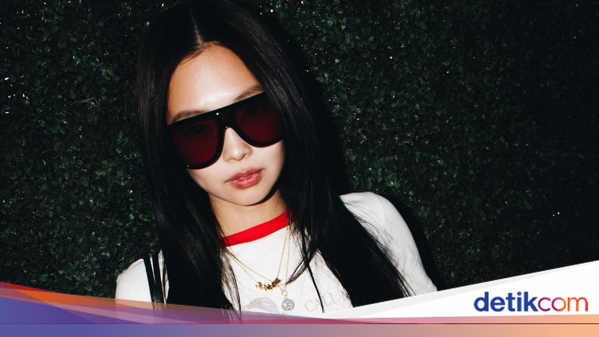 Adu Gaya BLACKPINK di Coachella 2026, Harga Sendal Jennie Bikin Salfok
