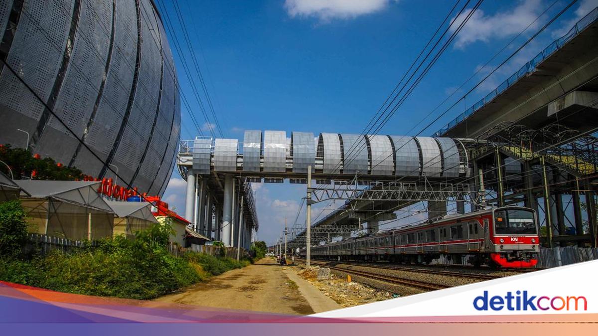 Mereka Tak Sabar Bisa Naik KRL dari JIS