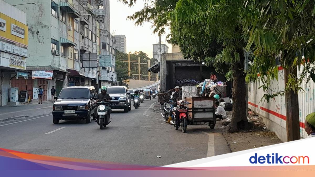 Warga Keluhkan Bau Busuk di Jalan Stasiun, Camat Medan Barat: Itu TPS