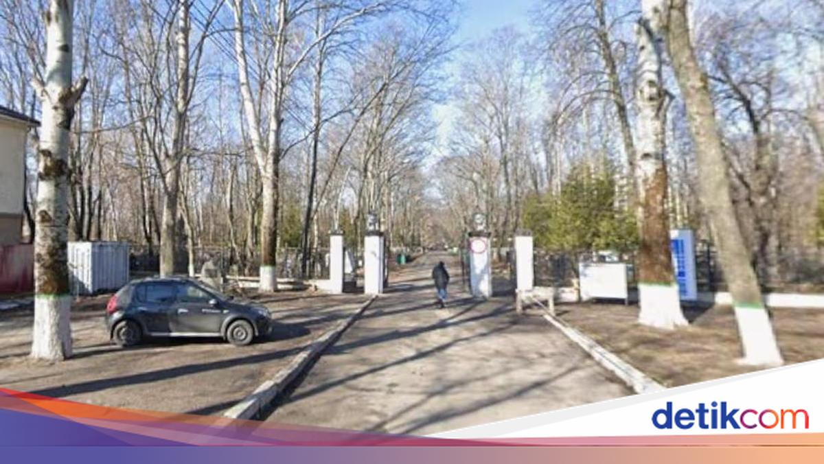 Bocah-bocah di Rusia Nekat Ambil Makanan di Pemakaman, Kelaparan?