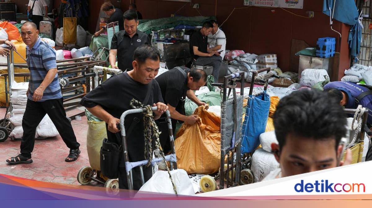 Hiruk Pikuk Pedagangan di Pasar Grosir Guangzhou