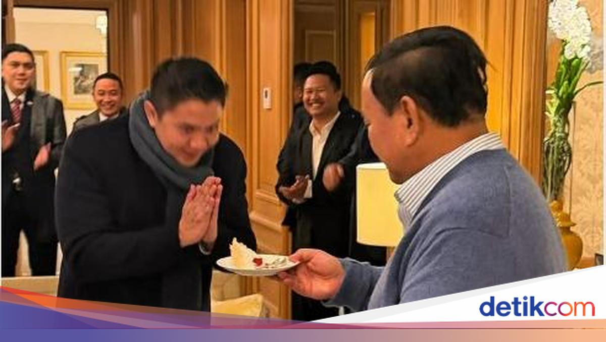 Prabowo Rayakan Ulang Tahun Seskab Teddy ke-37 di Paris Saat Kunjungan Kerja