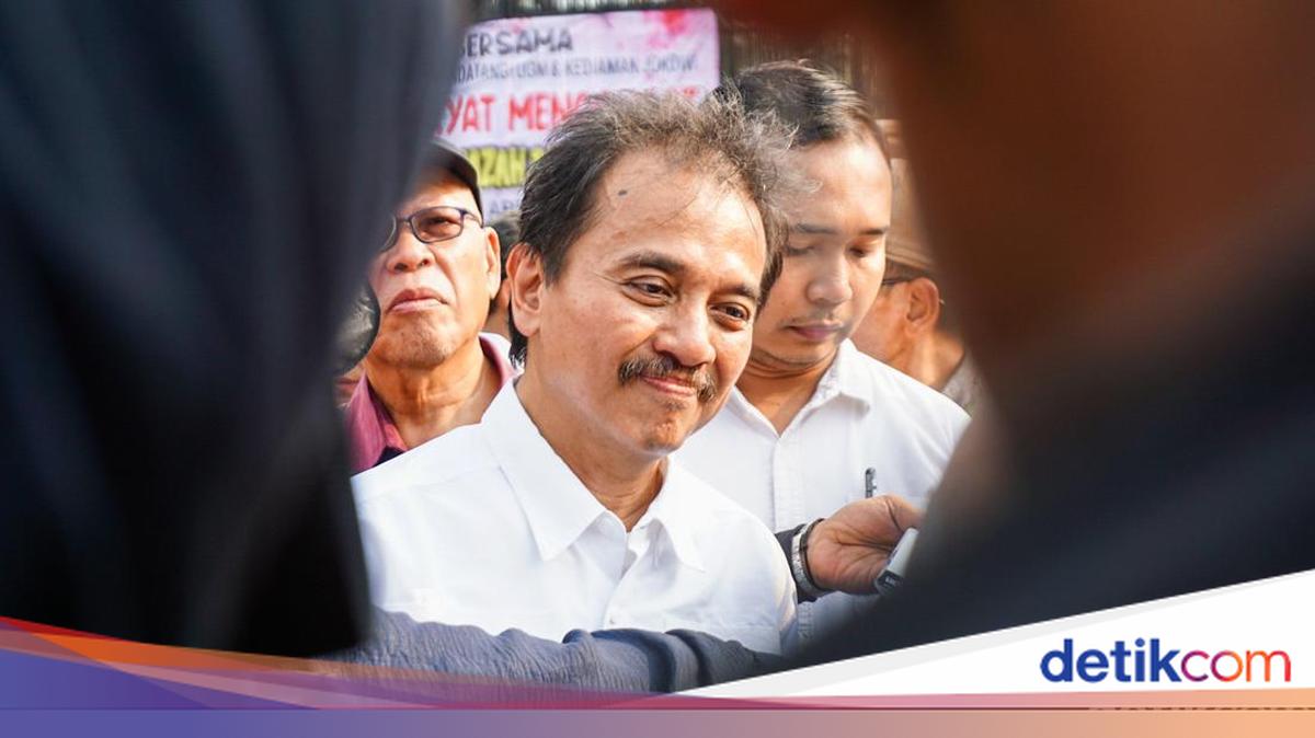 Akan Disidang di Kasus Ijazah Jokowi, Roy Suryo: Saya Senyumin Dulu