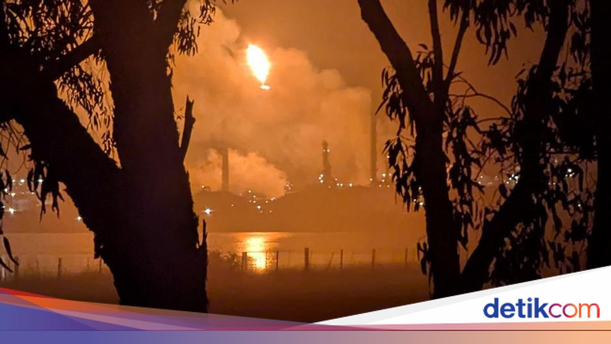 Kebakaran Besar di Kilang Minyak Australia Sempat Tak Terkendali, Warga Diimbau Tetap di Dalam Rumah
