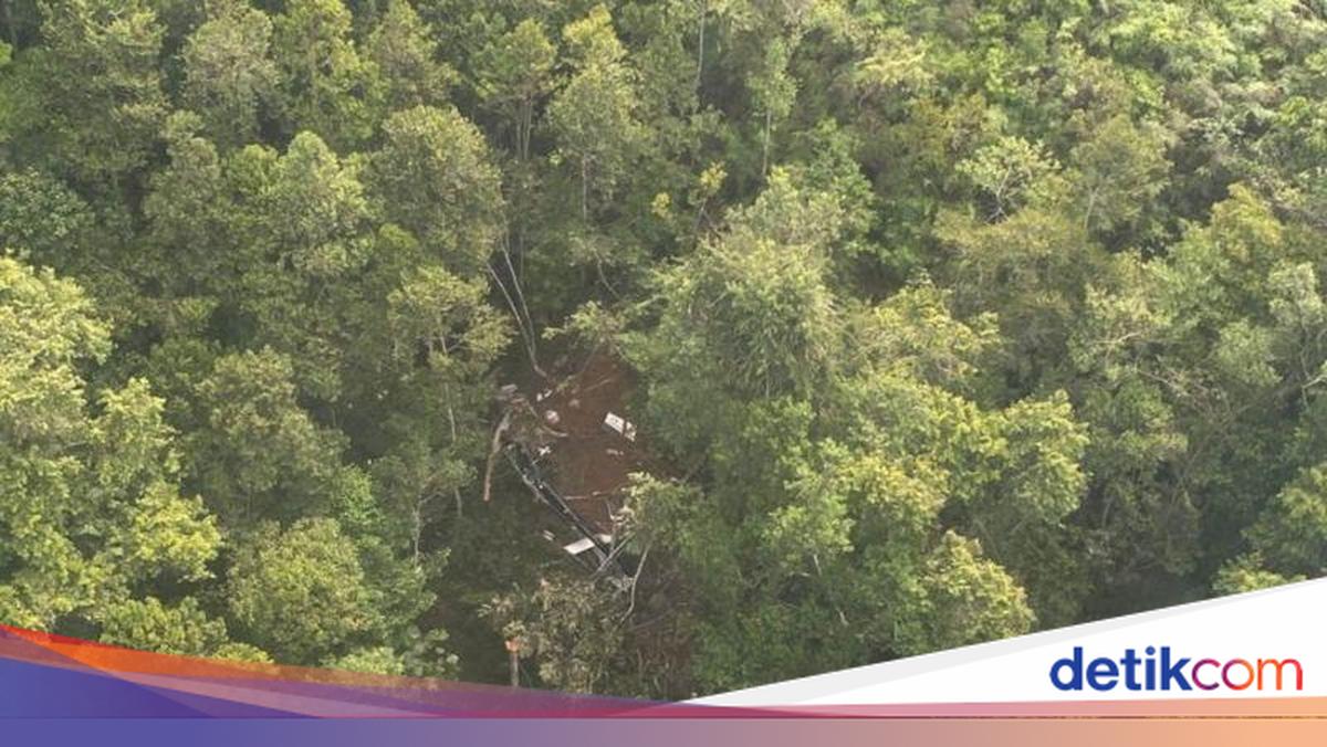 Basarnas Temukan Ekor Helikopter Jatuh di Kalbar, 3 Km dari Titik Hilang