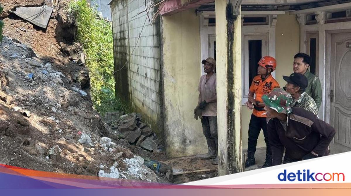 Longsor 3,5 Meter Terjang Desa Sukaharja Bogor, 1 Warga Alami Luka di Kaki