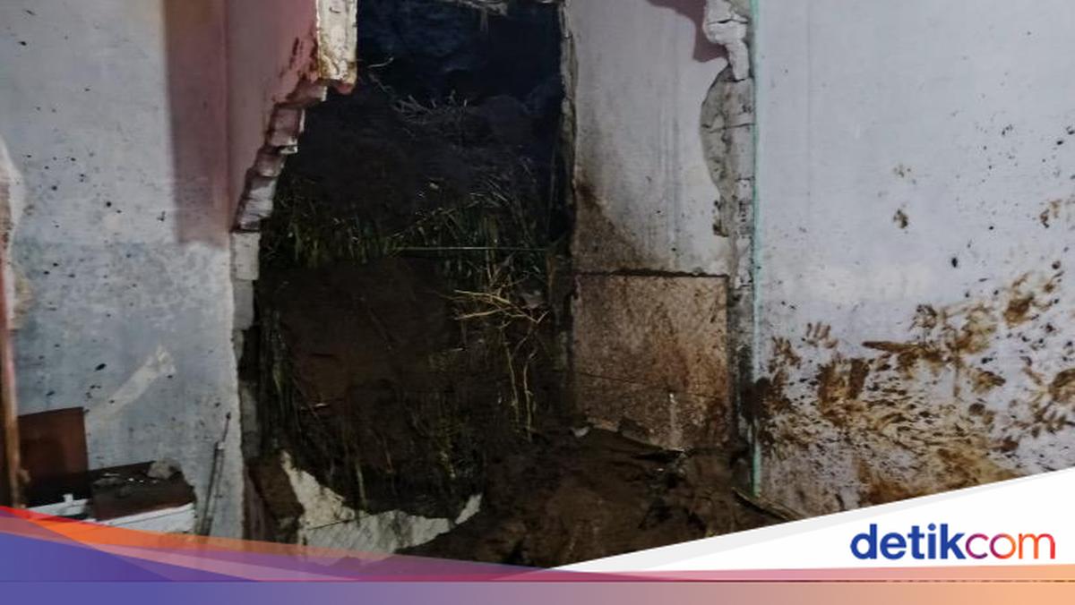 Longsor Timpa 2 Rumah di Sukabumi, 1 Warga Meninggal Dunia