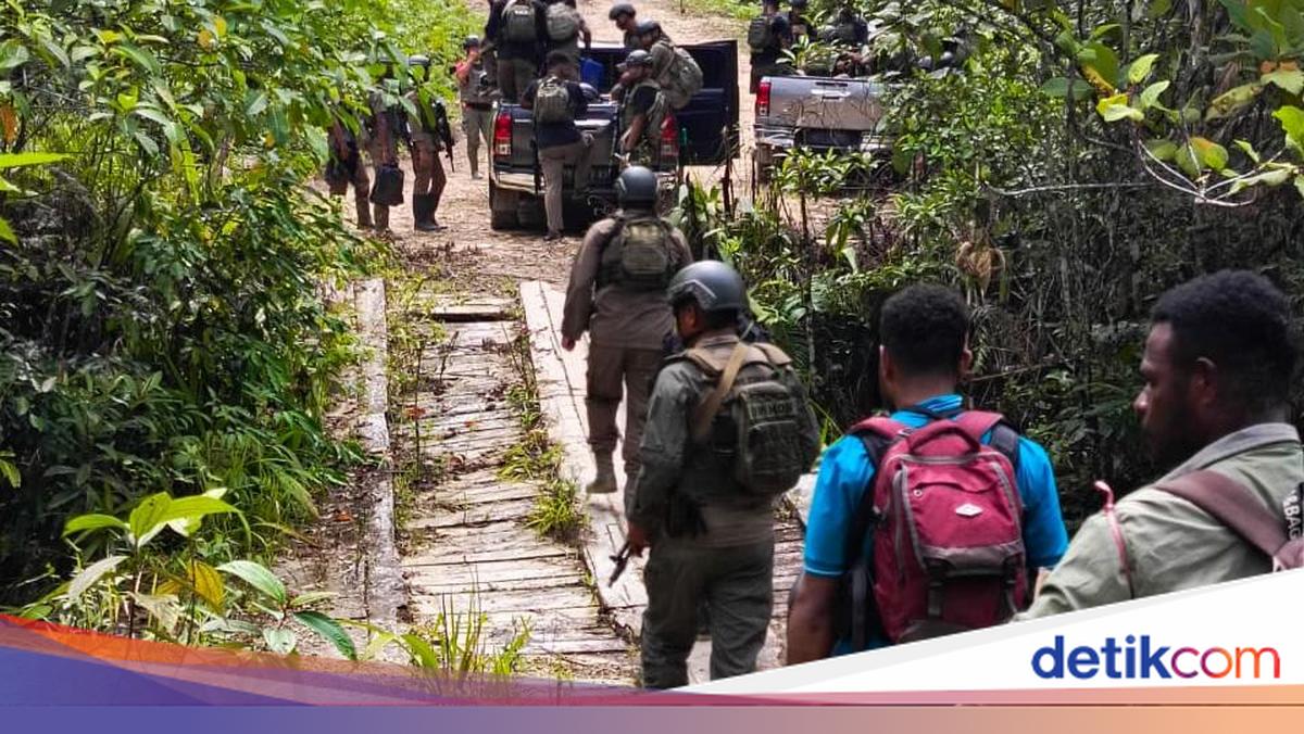 Bripka Alfred Pulangkan 64 Warga Maybrat dari Hutan, Kembali ke Pangkuan NKRI