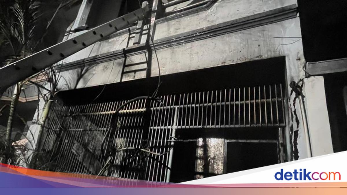 Ada Selis Sedang Di-charge Saat Kebakaran Tewaskan Sekeluarga di Jakbar