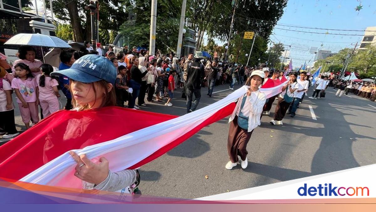 Bendera Merah Putih 100 Meter Membentang di Karnaval Paskah Kota Semarang