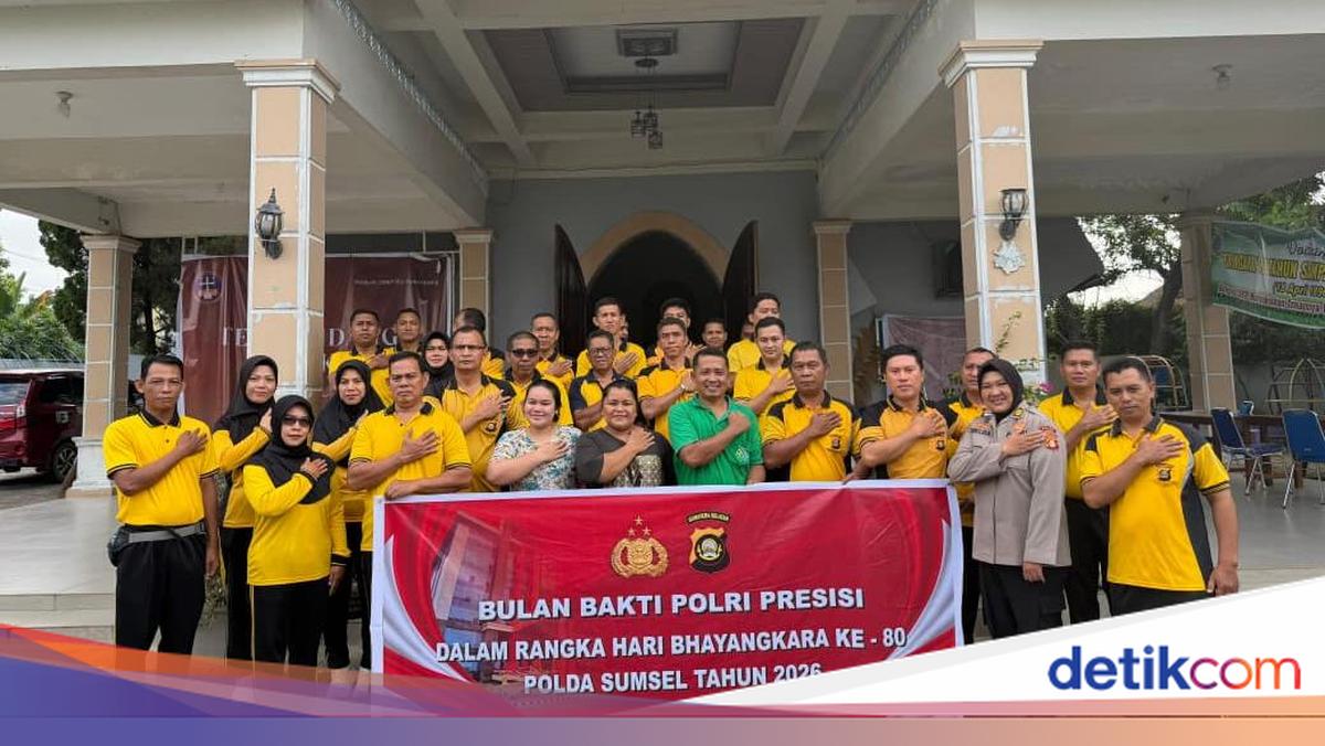 Polda Sumsel Gelar Bakti Religi di Palembang, Bersihkan Masjid dan Gereja