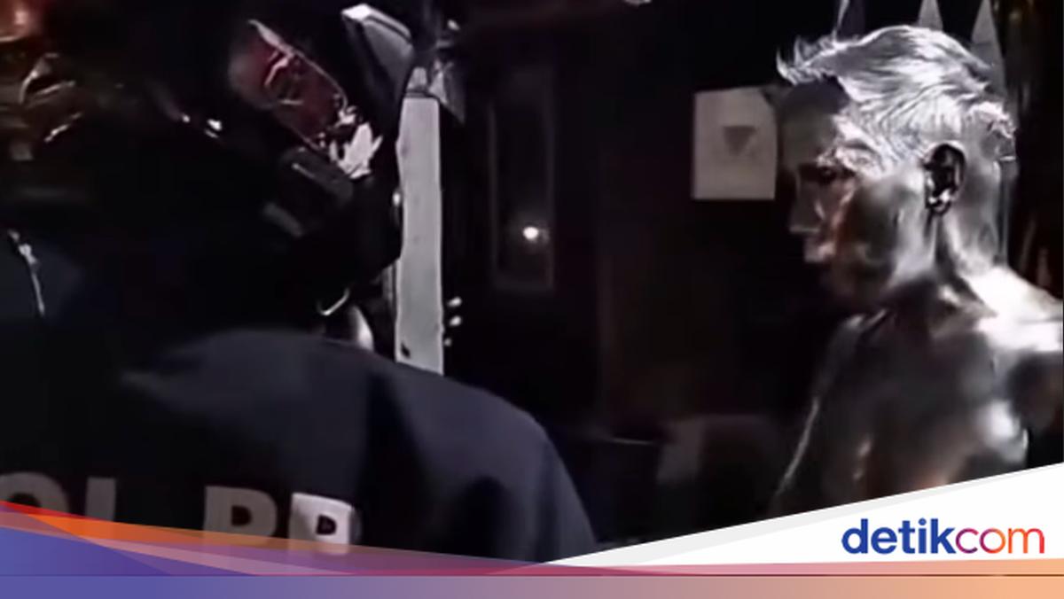 Viral 'Manusia Silver' Cekcok dengan Pemobil di Gambir, Petugas Bergerak