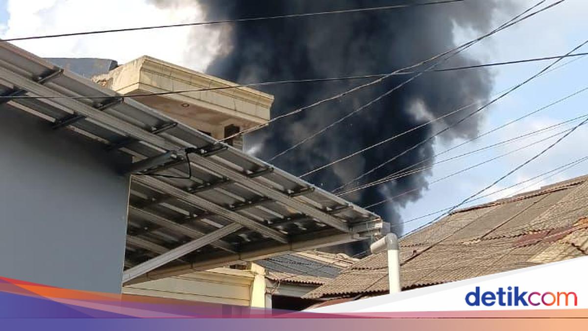 Kebakaran Hanguskan Lapak Pedagang di Jagakarsa, 7 Unit Damkar Dikerahkan