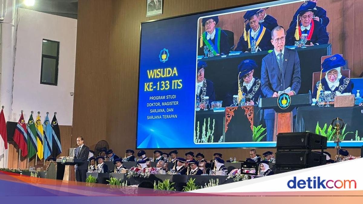 Hadiri Wisuda ITS, Mentrans Kenang Sosok Patriot Muda Abdul Rohid