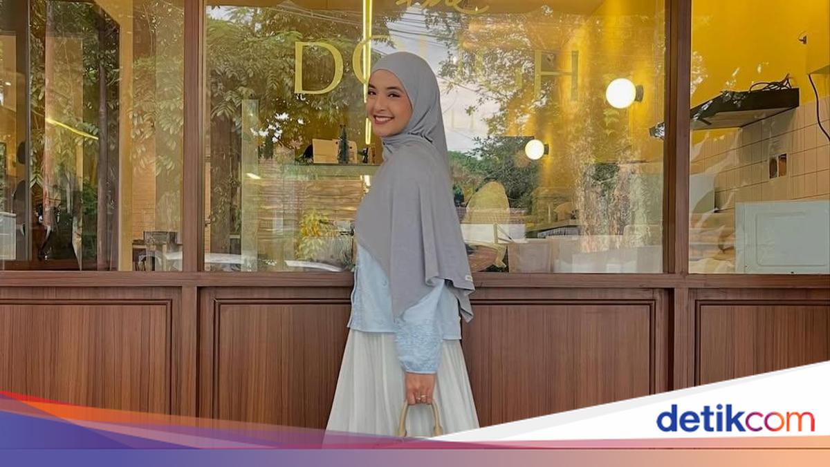 Tetap Modest Tapi Fashionable, Ini Gaya Hijab Syar'i ala Nabila Ishma