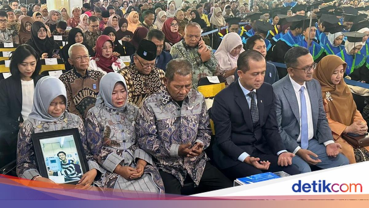 Momen Haru Wisuda ITS Kenang Abdul Rohid yang Meninggal Saat Ekspedisi Patriot