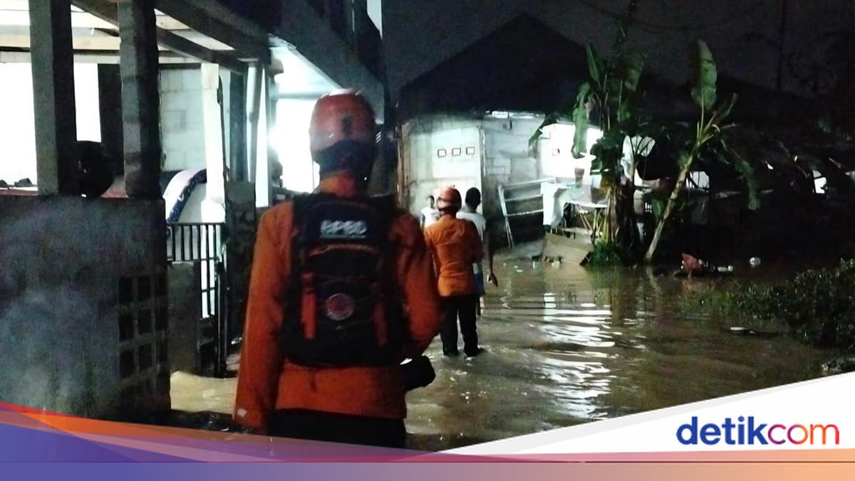 Banjir Rendam 30 Rumah di Ciomas Bogor, Ketinggian Air Capai 1 Meter