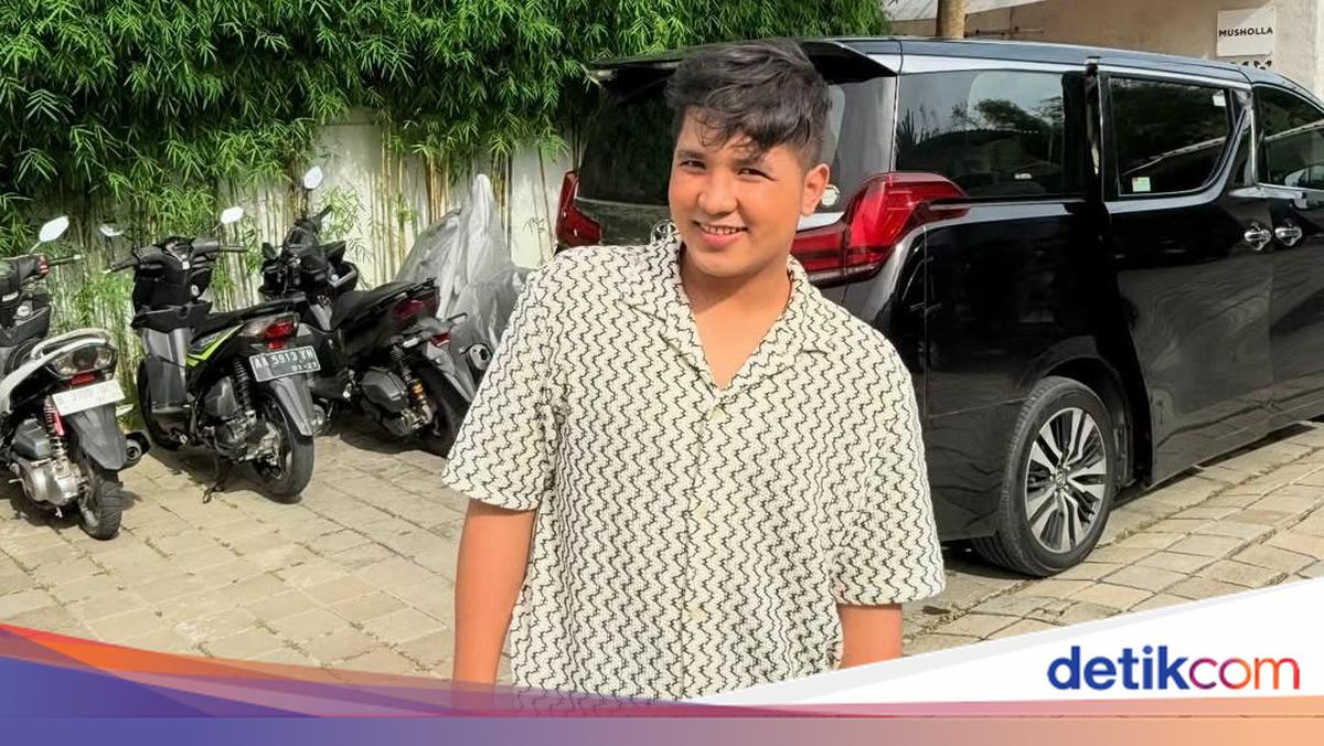 Jirayut Ungkap Alasan Tangan Tak Bisa Diam Saat Ngobrol