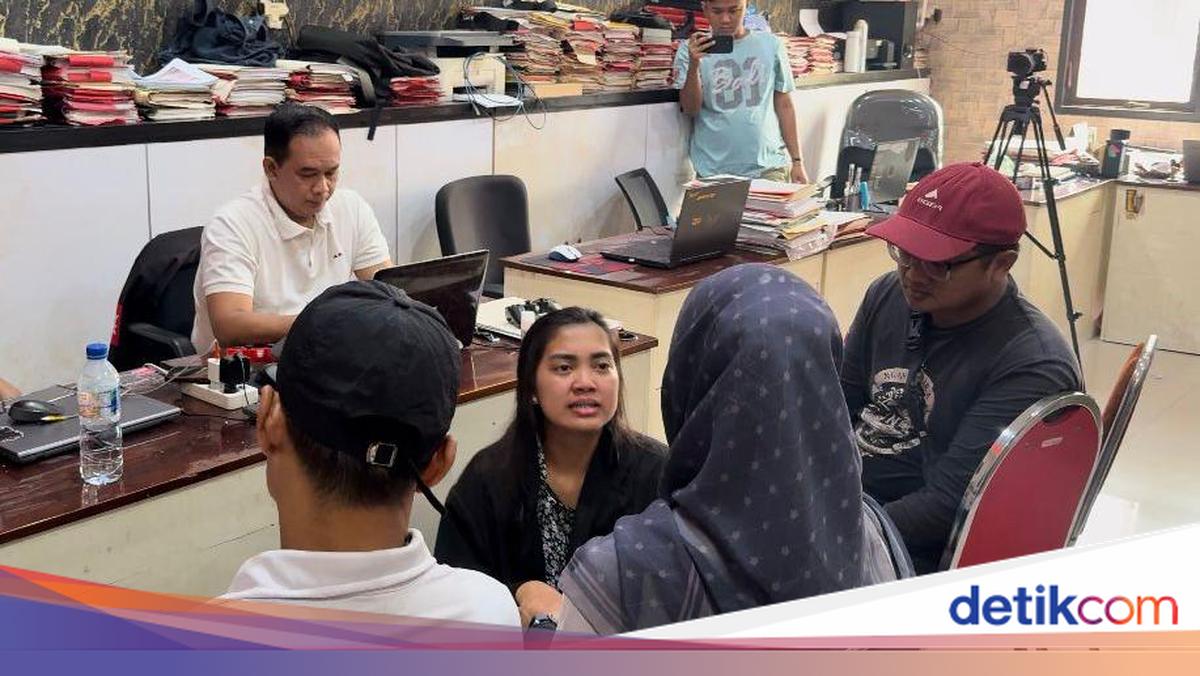 Ibu Muda yang Maki Pemotor dan Toyor Anak di Mojokerto Bersimpuh Saat Mediasi