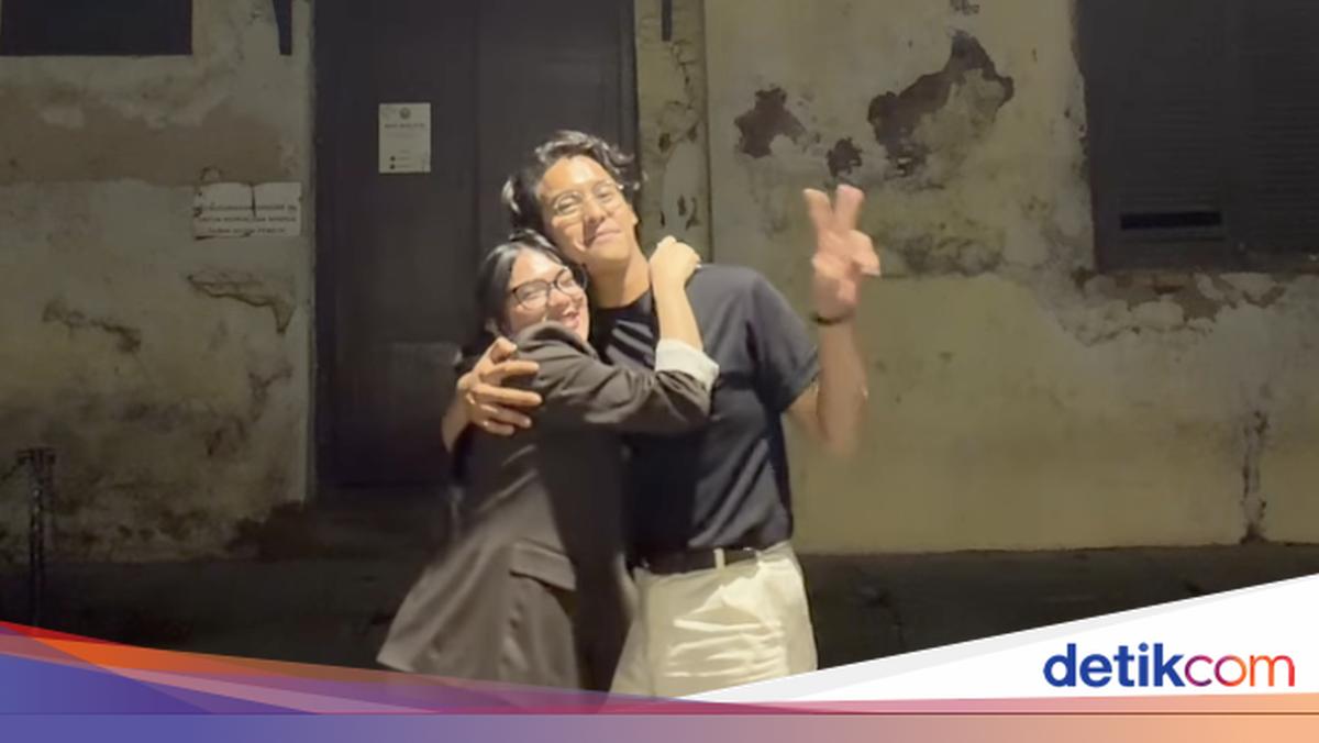 Ardhito Pramono and Davina Karamoy Share Romantic Moments in Kota Tua