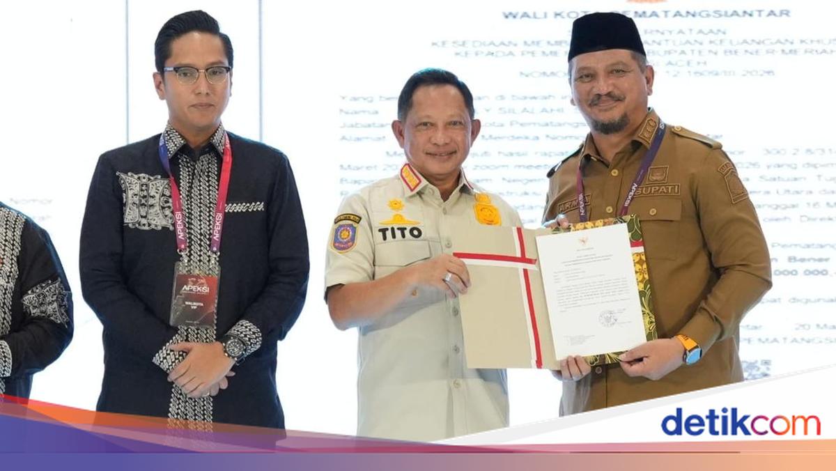 Tito Saksikan Penyerahan Dana Bantuan untuk Pemulihan Pascabencana Sumatera