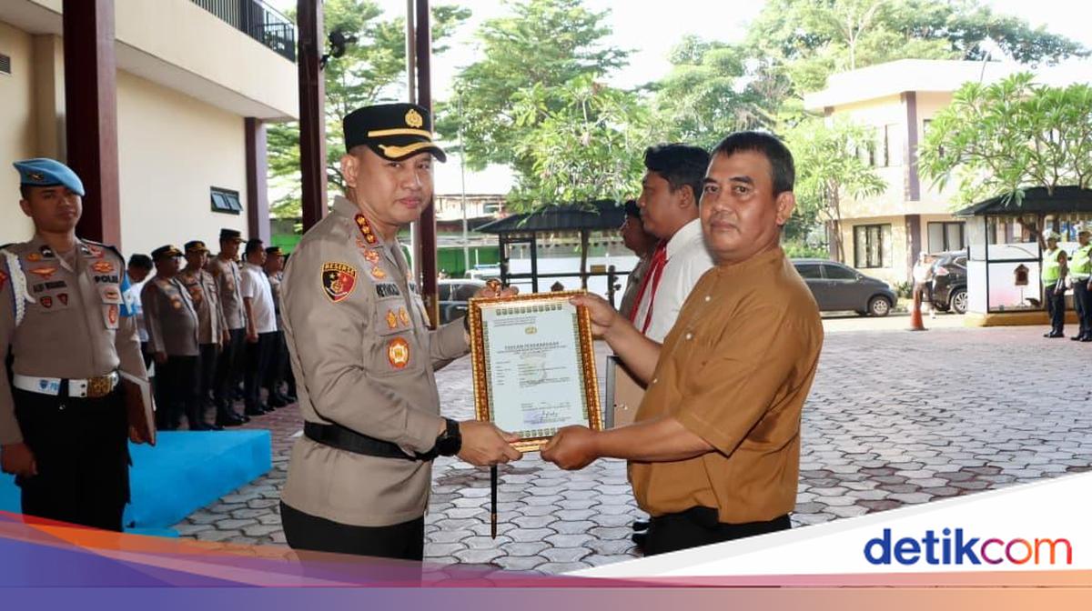 Kapolres Jakpus Beri Penghargaan Warga yang Bantu Ungkap Narkoba