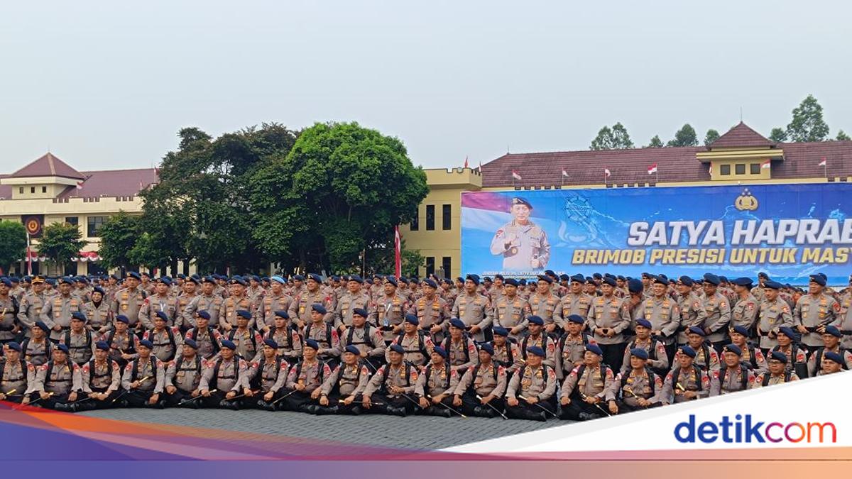 Kapolri Minta Personel Brimob Selalu Dekat dengan Masyarakat