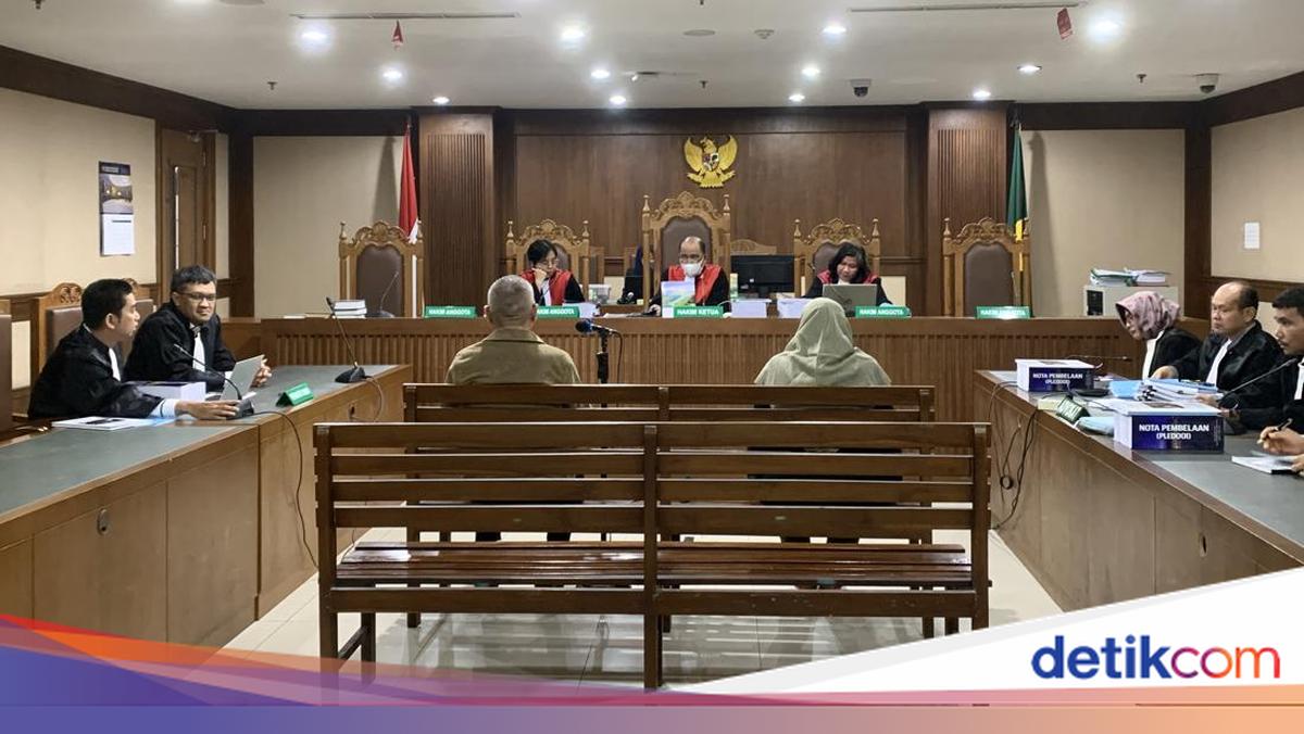 Terdakwa Korupsi LNG Bacakan Pledoi, Bantah Curi Uang Negara Sepeserpun