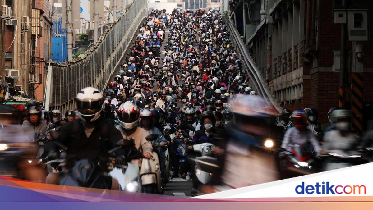 'Air Terjun Skuter', Jalan Layang Dipadati Motor Saat Jam Sibuk