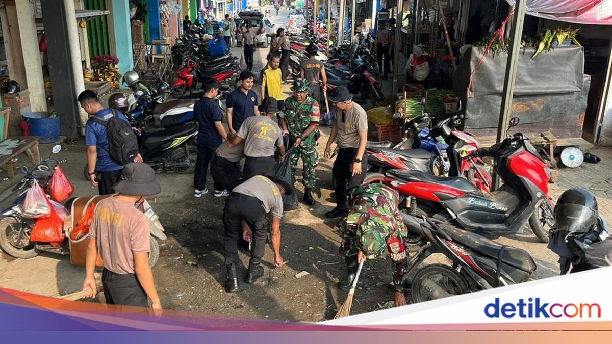 Brimob PMJ dan TNI Kompak Bersih-bersih, Pasar di Bekasi Kini Bebas Genangan