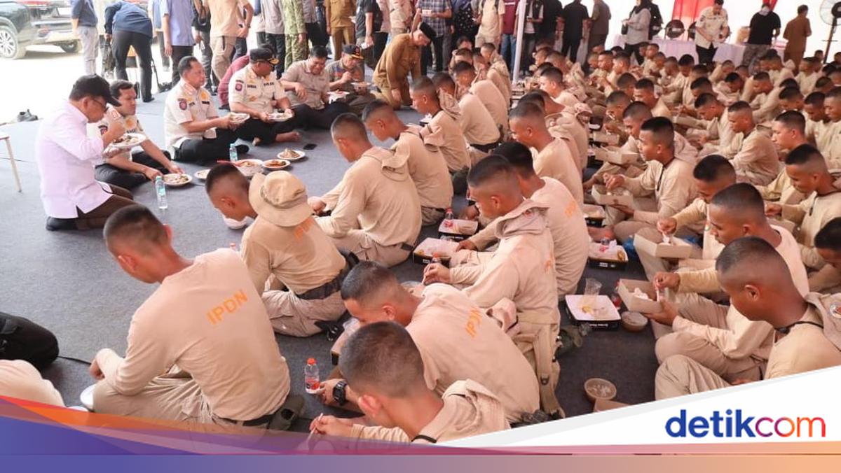 Hangat dan Sederhana, Momen Makan Siang Mendagri Bersama Praja IPDN