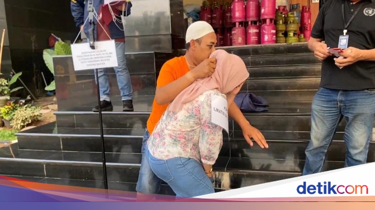 Detik-detik Pria di Tangsel Bunuh Mantan Istri dalam Adegan Rekonstruksi